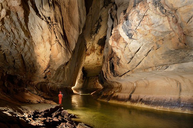 4 Days 3 Nights Mulu 4 Showcaves with Pinnacles - Day 2: Longboats, Penan handicrafts, and Clearwater Spring
