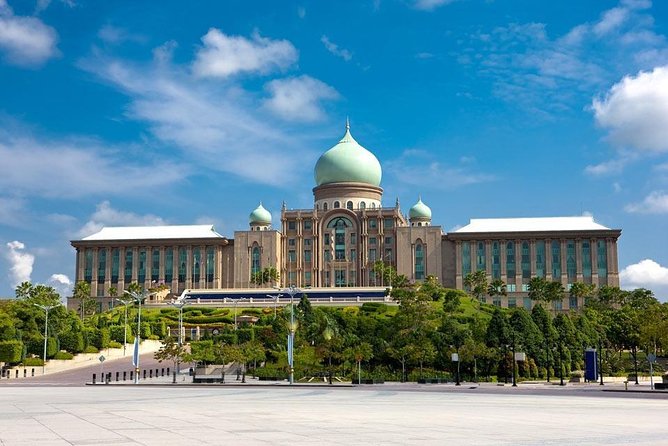 Amazing 8 Attractions Half-Day Putrajaya City Tour - Comparing the Iron Mosque’s steel design