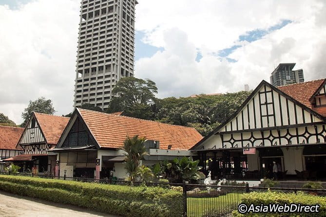 Batu Cave Tour and Kuala Lumpur City Exploration Tour ( 2 in 1 ) - National Monument and the Story of Service
