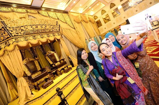 Batu Cave Tour and Kuala Lumpur City Exploration Tour ( 2 in 1 ) - What the Guide Adds to the Experience