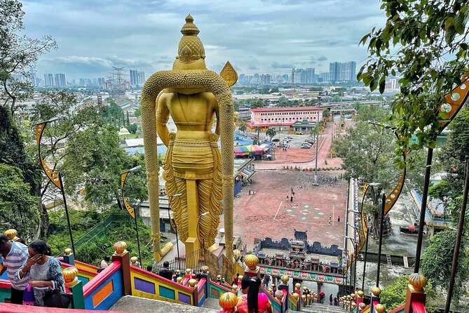 Batu Caves and Sari Experience with Batik Workshop - Batik CHONG: a one-hour painting session