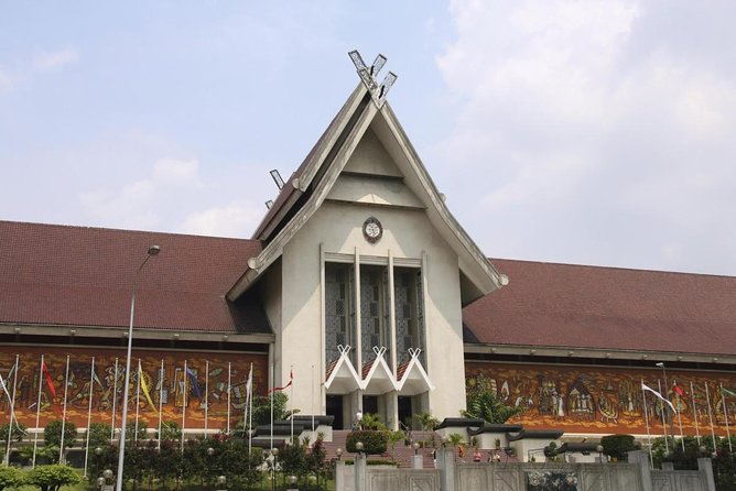 Best of Kuala Lumpur City Tour Including National Museum and National Monument - The Petronas Towers photo stop