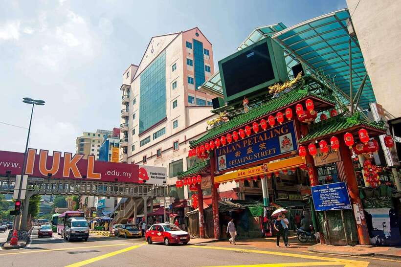 Best of Kuala Lumpur Tour with Twin Tower Entry - KL Tower and the route through Chinatown