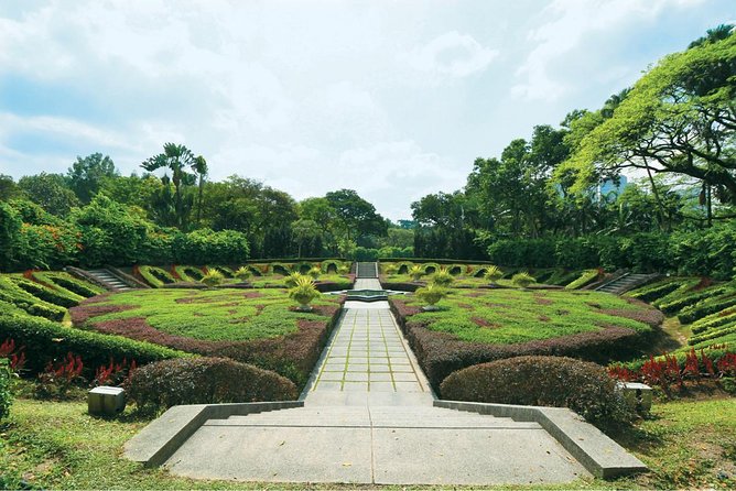 Bird Park & Butterfly Farm Nature Include All Entrance Tour From Kuala Lumpur - Kuala Lumpur Bird Park: close encounters with free-moving birds
