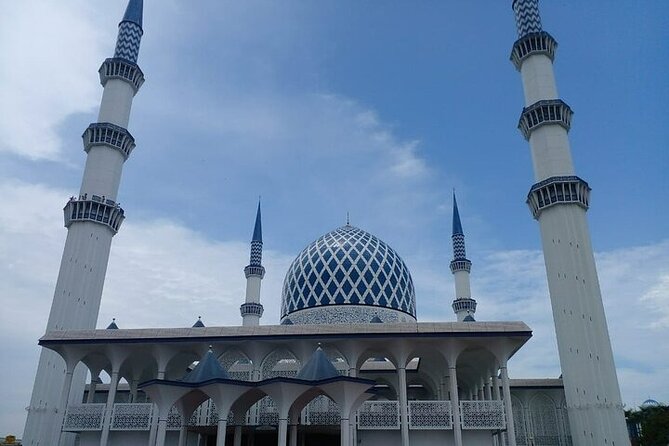 Blue Mosque and Batu Caves Private Tour from Kuala Lumpur - Who Should Book This Experience?