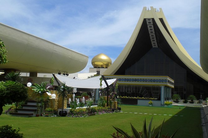 Brunei Heritage Tour - Royal Regalia Museum and the pageantry of monarchy