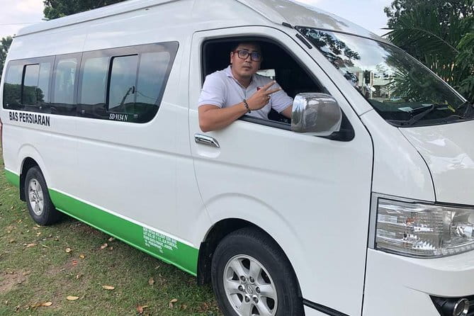 ~Chauffeur: Johor Bahru to Singapore Van Transfer - Key points at a glance