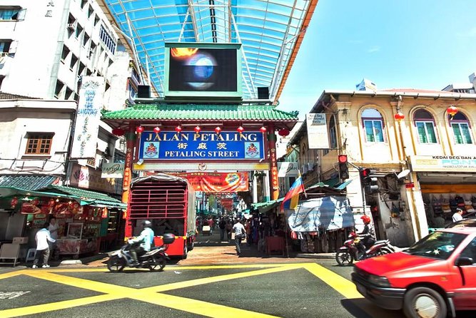 Cruise Excursion: Kuala Lumpur Full-Day City Sightseeing Tour - National Monument, Parliament, and the royal palace