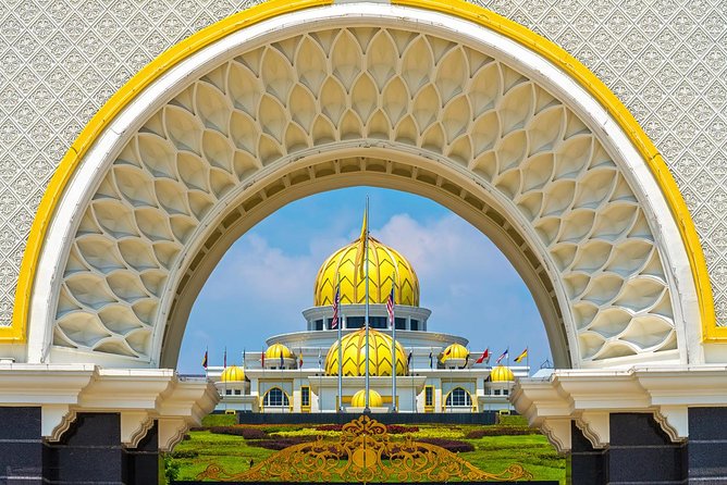 Day Trip frm Port Klang: Kuala Lumpur Famous Landmarks with Lunch - Batu Caves brings the strongest cultural contrast
