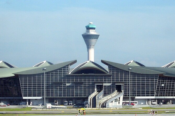 Departure Transfer : Kuala Lumpur City to Kuala Lumpur International Airport - Meeting your driver in the hotel lobby