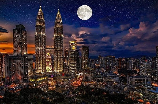 Discover The Best of Kuala Lumpur by Night - The River of Life and Blue Night Lighting