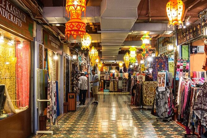 Discover The Best of Kuala Lumpur by Night - Petaling Street and the Taste of Teh Tarik