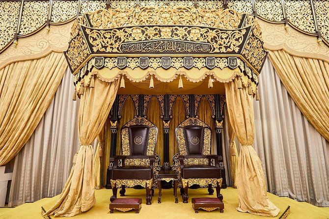 Explore the Wonders of Kuala Lumpur with Petronas Twin Towers - Who will get the most from this tour