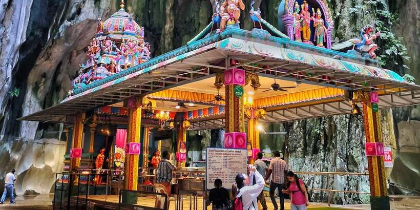 From Kuala Lumpur: Colmar Tropicale and Batu Caves Day Trip - Botanical Garden and Rabbit Park