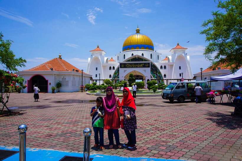 From Kuala Lumpur: Full-Day Historical Tour of Malacca - Lunch and free time around Jonker Street