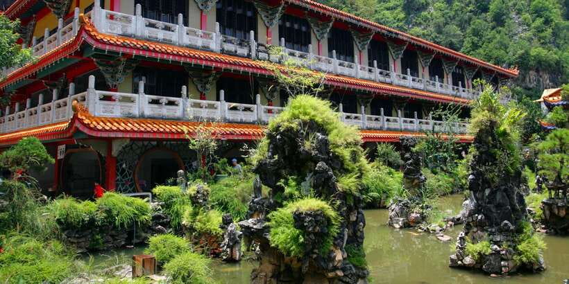 From Kuala Lumpur: Full-Day Tour to Ipoh - Ipoh’s colonial center and old-town character