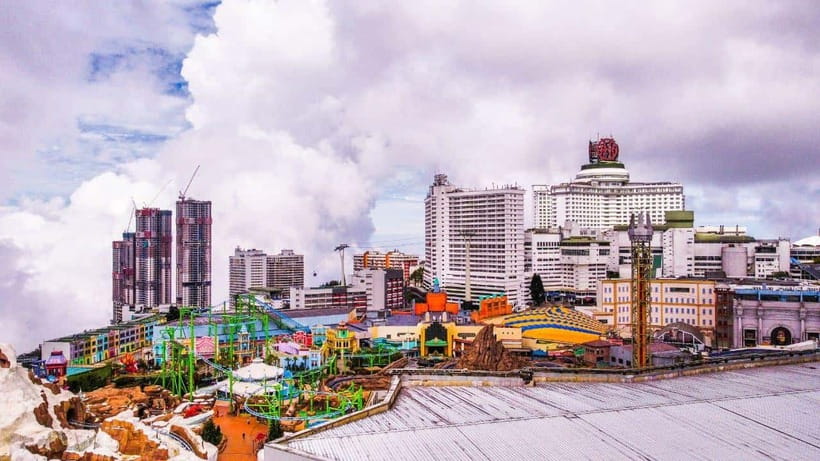 From Kuala Lumpur: Genting Highlands Day Tour & Gondola Ride - The road to Genting Highlands and Awana Station