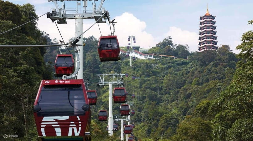 From Kuala Lumpur: Genting Highlands Day Tour & Gondola Ride - Batu Caves: one hour among old limestone and temple color