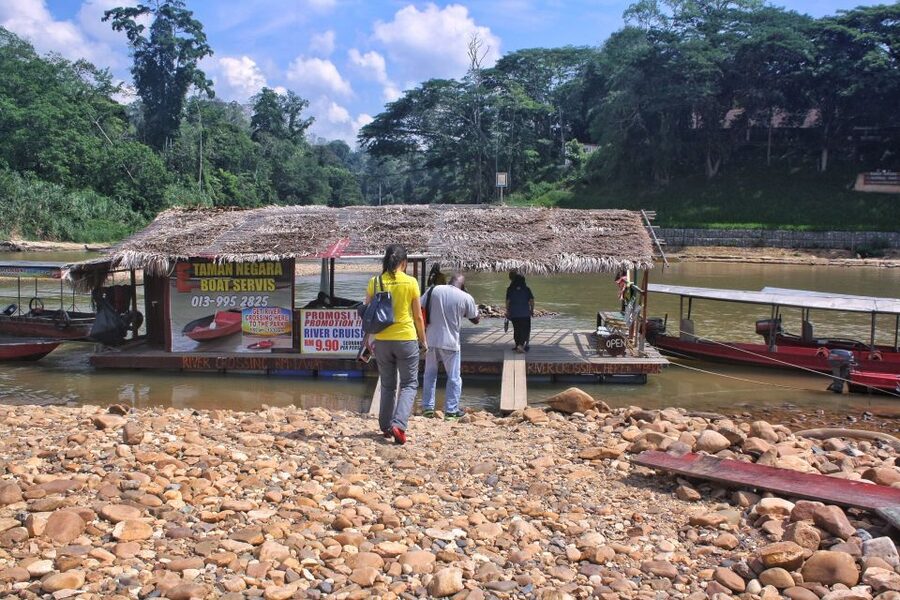 From Kuala Lumpur: Taman Negara National Park Trek Day Tour - Lunch at the floating restaurant