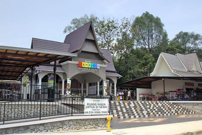 Full Day Malacca Tour from Kuala Lumpur - A Famosa and St. Peter’s Church show Malacca’s layers