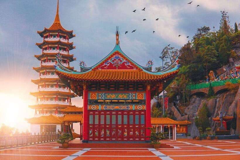 Genting Highlands Private Day Trip with Batu Caves - Riding the Awana Skyway into the hills