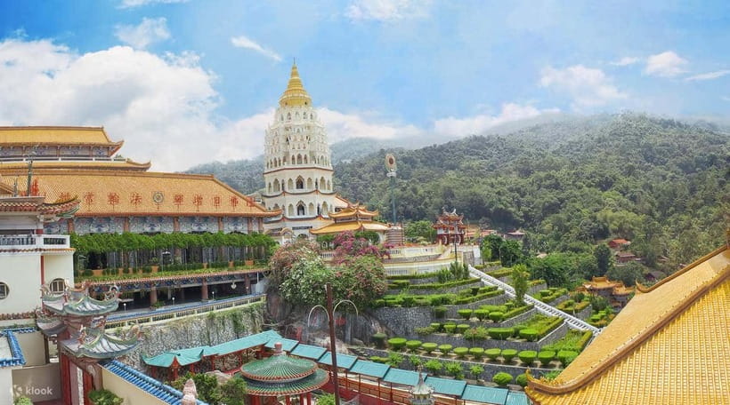 George Town: 5-Hour Penang Island City Tour - Across the road at Dharmikarama Burmese Temple