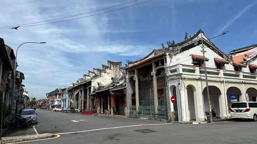 George Town: Heritage Walking Tour with Street Food Tasting - Starting between Whiteaways Arcade and the cafés