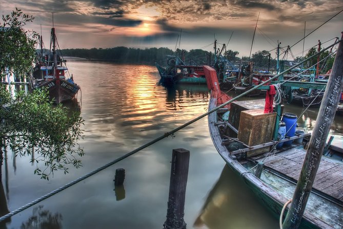 Glowing Kuala Selangor Firefly Tour - Sri Shakti Temple: a memorable first stop