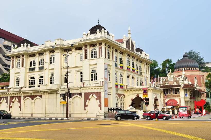 Half-Day Kuala Lumpur Exploration Tour - The National Mosque and respectful dress