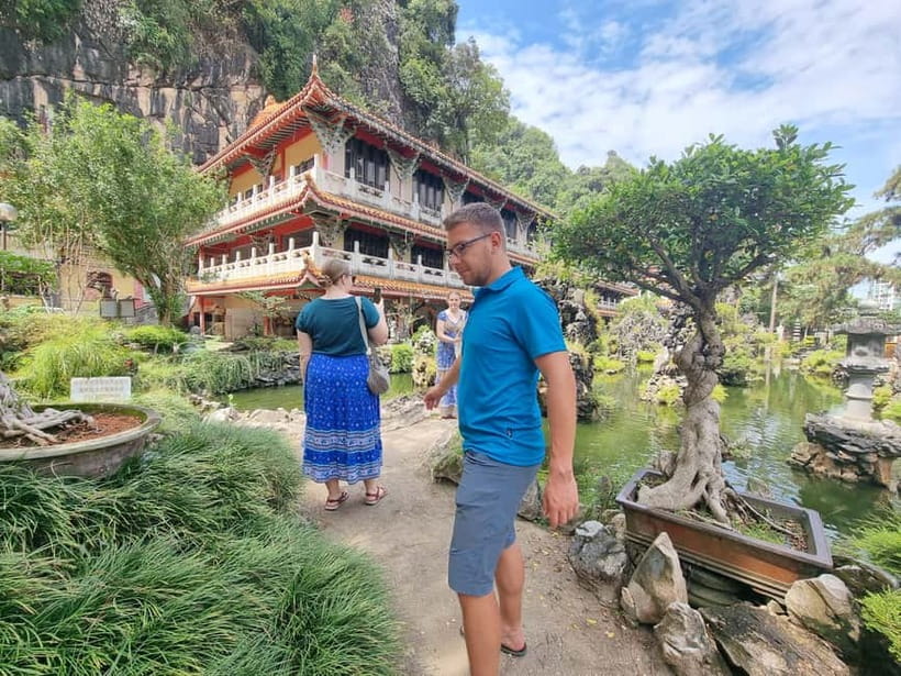 Ipoh Cave Temples Tours - Sam Poh Tong and its pagoda