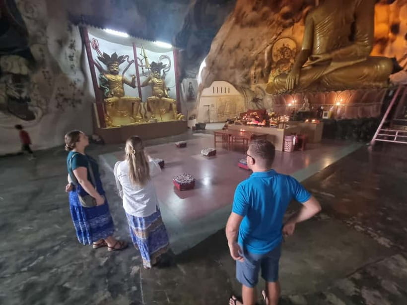 Ipoh Cave Temples Tours - Starting with pickup and local breakfast