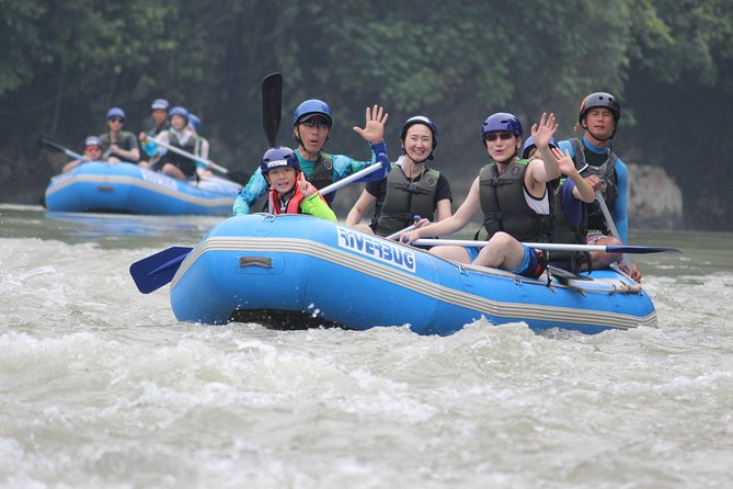 Kiulu River Water Rafting Day Tour from Kota Kinabalu - Riverside lunch after the rafting
