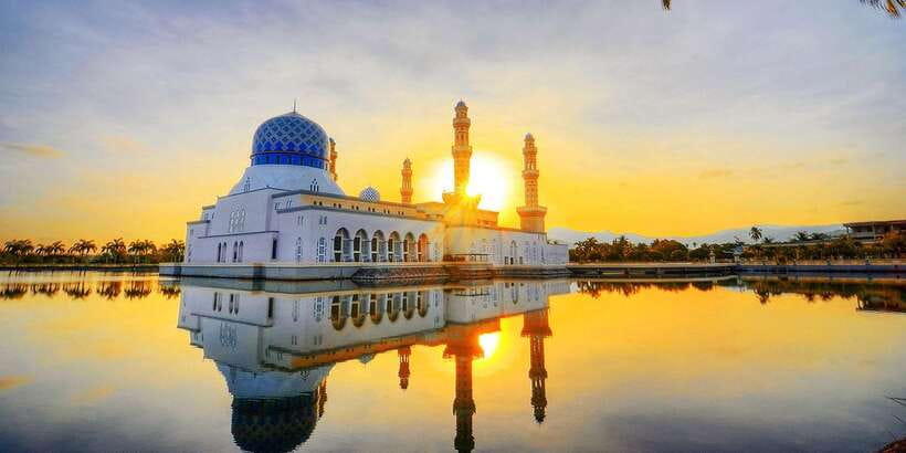 Kota Kinabalu: Exclusive Private Tour to Discover the City - Tun Mustapha Tower and its unusual shape