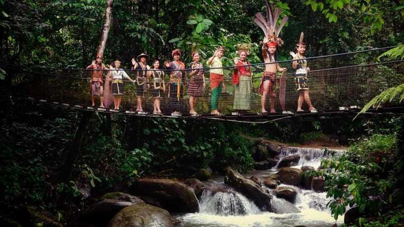 Kota Kinabalu : Mari-Mari Cultural Village Day Tour - Traditional dances that bring the program together
