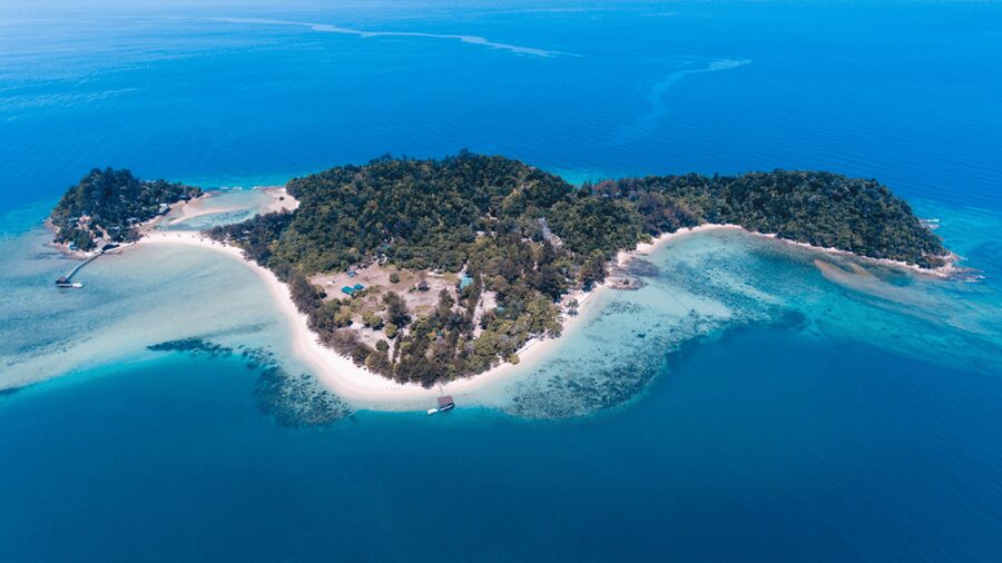 Kota Kinabalu : Snorkeling at Ara Dinawan Private Island - The sunset promise needs a closer look
