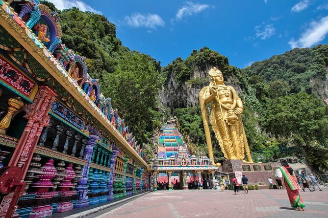 Kuala Lumpur & Batu Caves Combo Tour SIC - Batu Caves and the 42.7-meter Lord Murugan statue