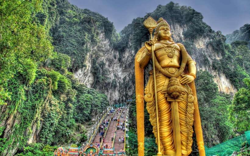 Kuala Lumpur: Batu Caves & Genting Private Day Trip - Climbing the 272 steps at Batu Caves