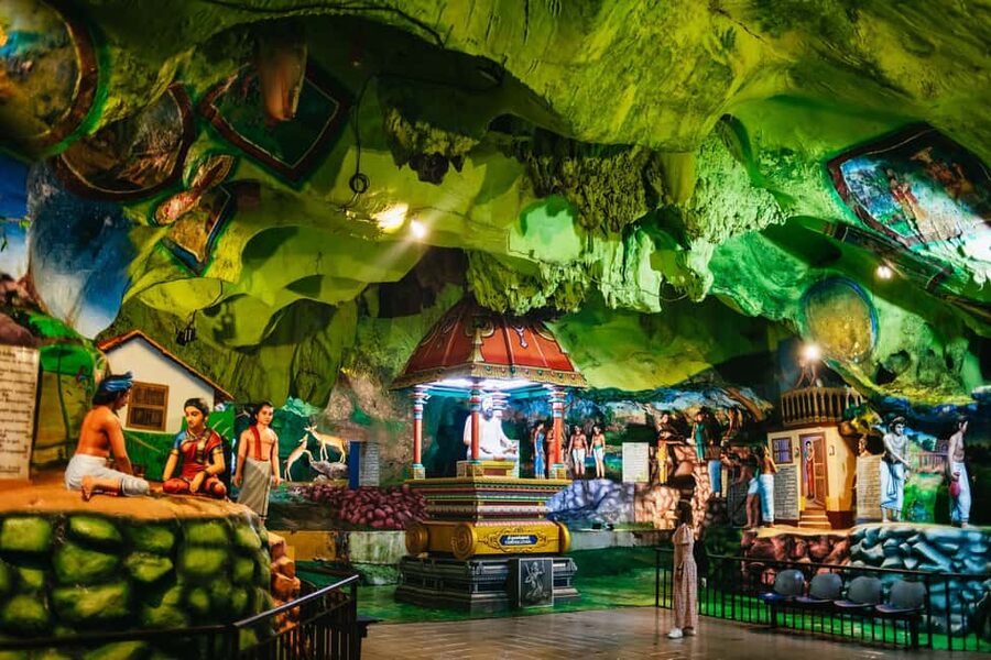 Kuala Lumpur: Batu Caves Half-Day Tour with Pick-Up Option - Climbing the 272 steps