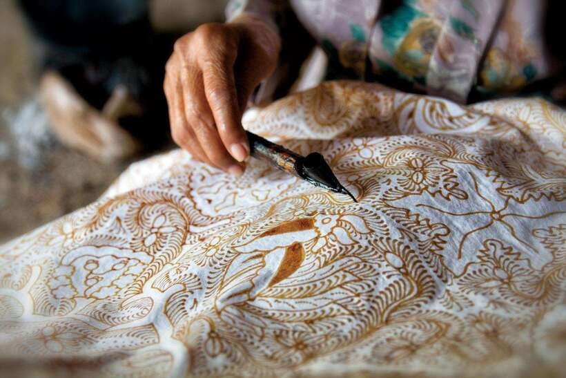 Kuala Lumpur : Batu Caves Private Tour - Seeing batik made by hand