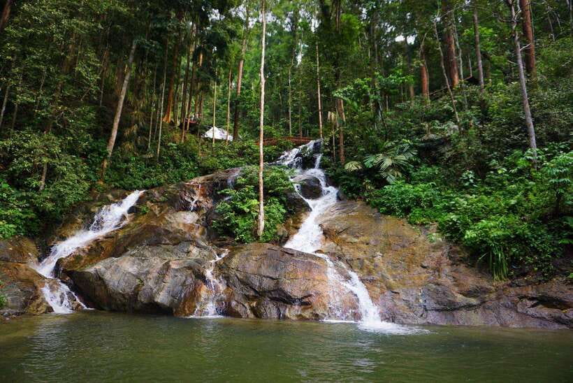 Kuala Lumpur: Batu Caves, Ramayana Caves & Kanching Falls - Batu Caves and the famous 272 steps