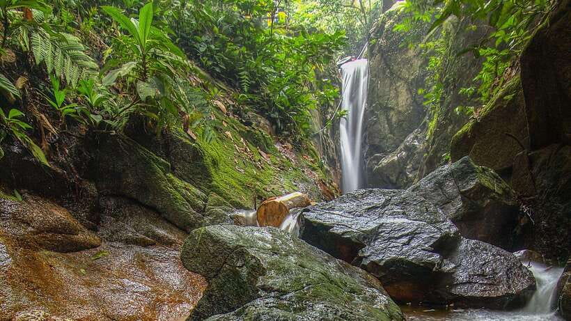 Kuala Lumpur: Batu Caves, Ramayana Caves & Kanching Falls - Ramayana Cave and its theatrical storytelling