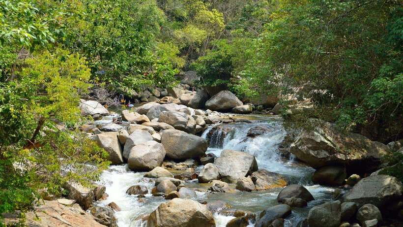 Kuala Lumpur: Batu Caves, Ramayana Caves & Kanching Falls - Fitness, clothing, and practical comfort