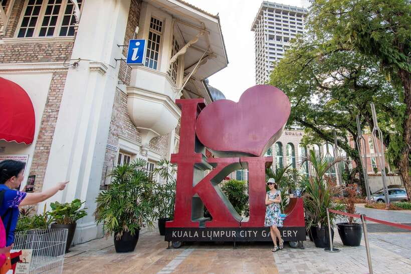 Kuala Lumpur: City Tour & Batu Caves Combo - Merdeka 118 and the modern Kuala Lumpur skyline