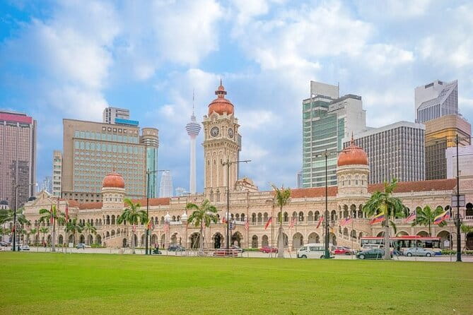 Kuala Lumpur City Tour Full Day 6 hours - National Mosque: Modern Design and National Identity