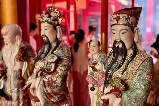 Kuala Lumpur Food Tour with 12+ Authentic Dishes & Local Secrets - Petaling Street: stalls, bakeries, and tea shops