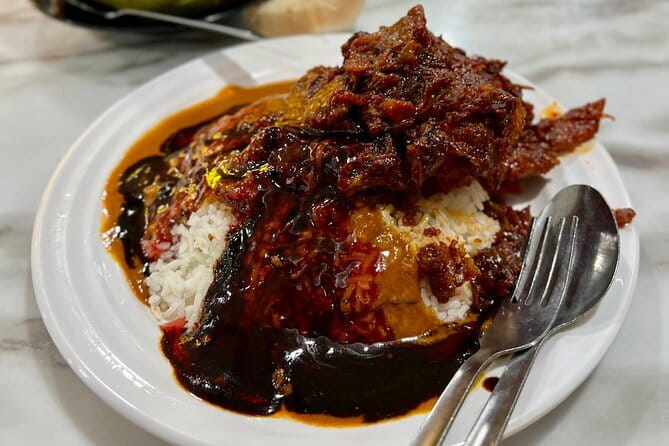 Kuala Lumpur Food Tour with 12+ Authentic Dishes & Local Secrets - Lorong Panggung and the old Chinatown lanes