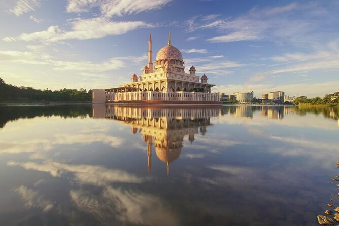 Kuala Lumpur Full Day City Tour Include Putrajaya & Batu Caves - Royal Malaysia and the story of independence
