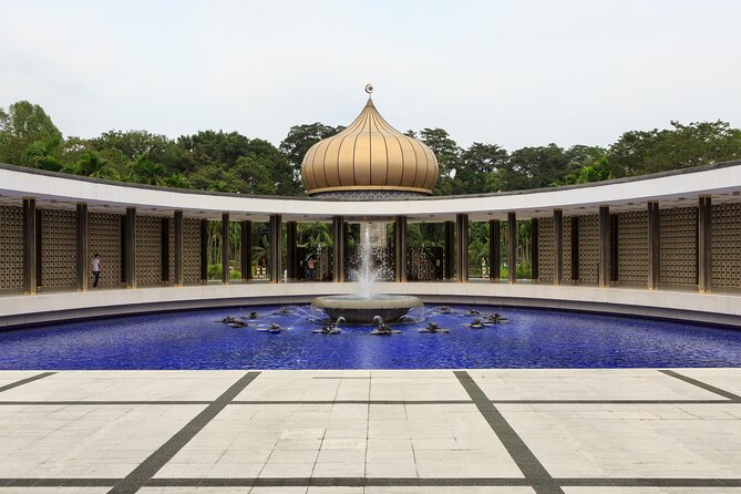 Kuala Lumpur Full Day City Tour Include Putrajaya & Batu Caves - Mosques, rivers, and Kuala Lumpur’s old civic center