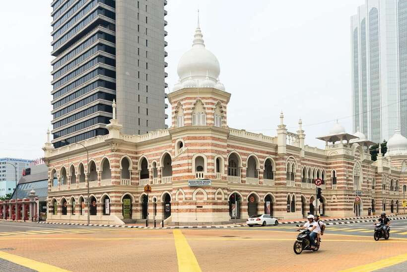 Kuala Lumpur Full-Day Sightseeing Tour with Batu Caves - Batu Caves and the 272 Steps