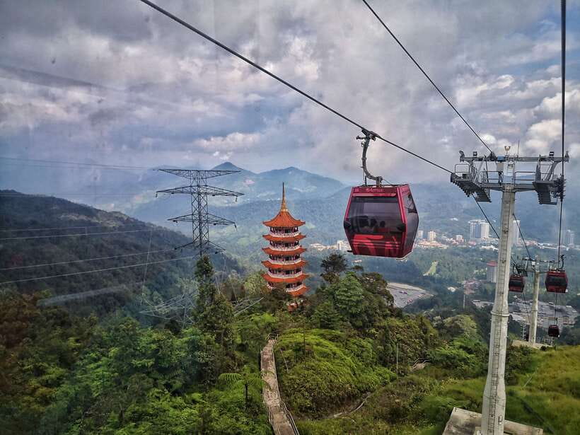 Kuala Lumpur: Genting Highlands & Batu Caves Day Trip - Batu Caves and the 272 colorful steps